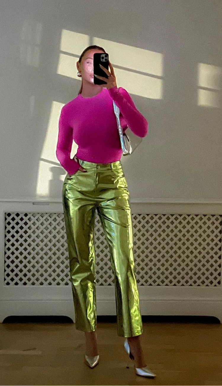 HOW TO WEAR METALLIC JEANS  Neon outfits, Outfits with leggings, Metallic  jeans